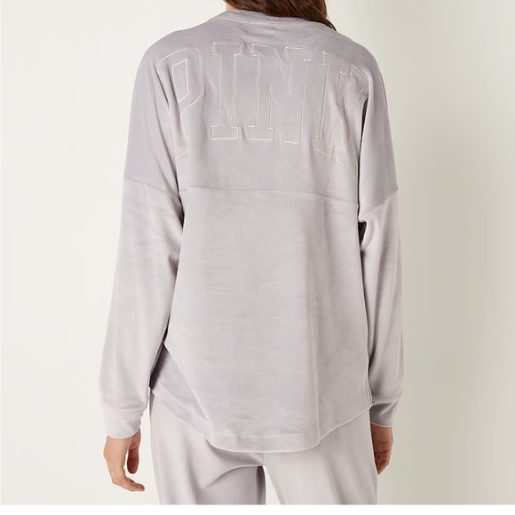 PINK
Varsity Velour Crewneck sweatshirt and High-Waist Velour Jogger. - Picture 9 of 11